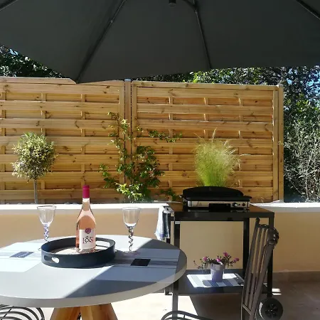 Holiday home Le Mazet D'olivia, Escapade Romantique En Provence *